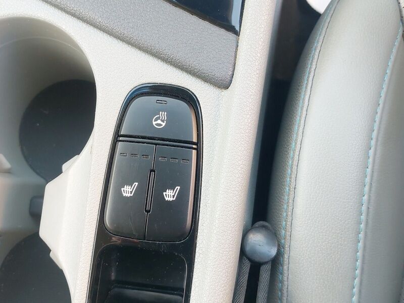 More views of Kia Niro