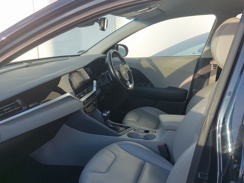 More views of Kia Niro