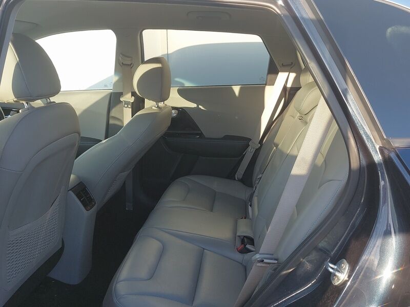 More views of Kia Niro