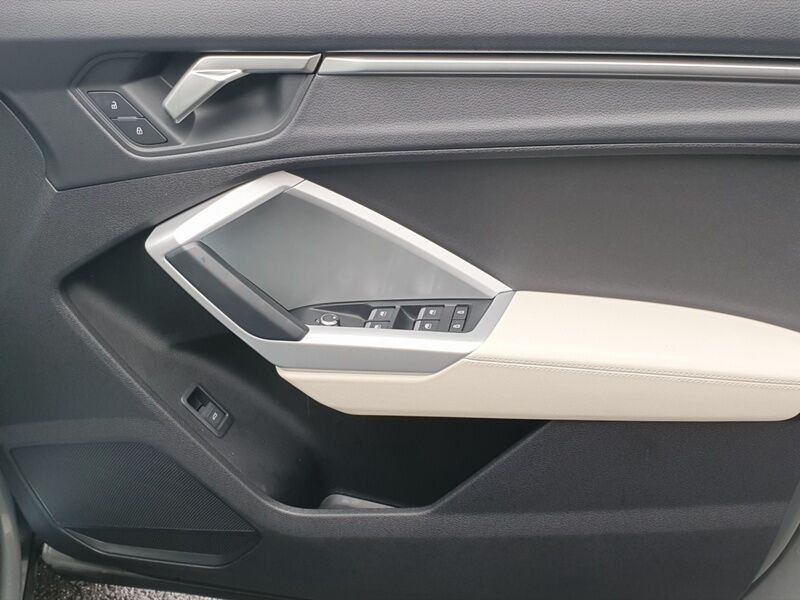 More views of Audi Q3