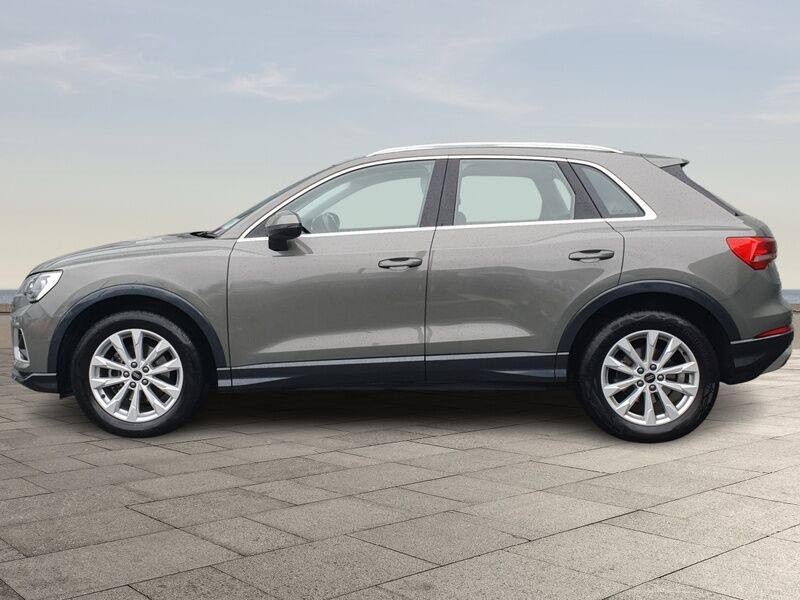 More views of Audi Q3