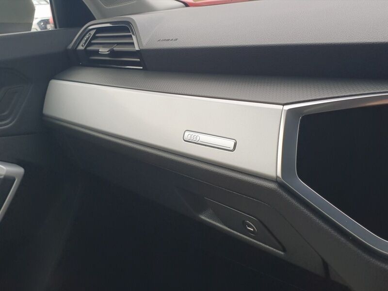 More views of Audi Q3