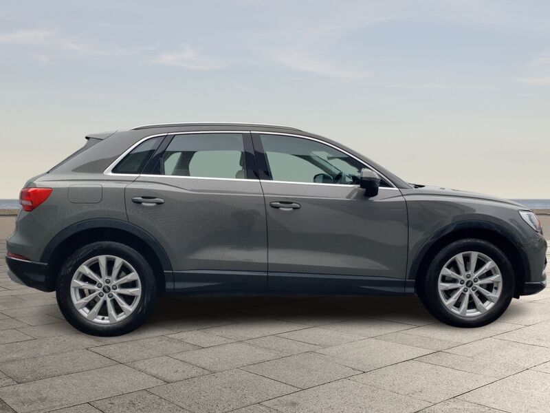 More views of Audi Q3