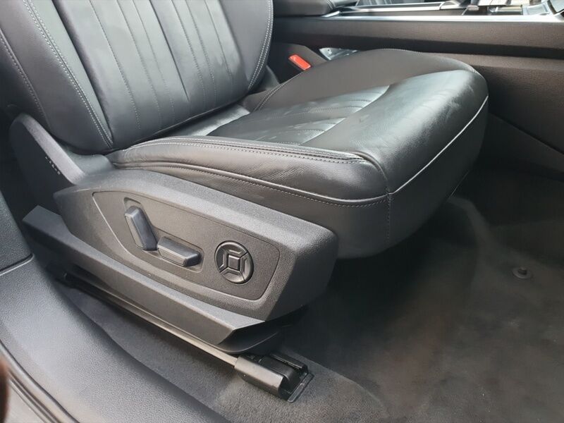 More views of Audi Q8 e-tron