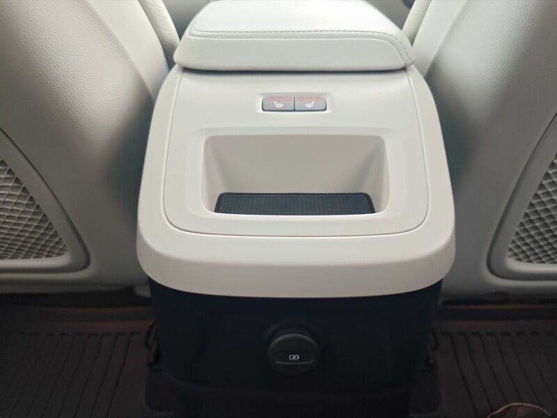 More views of Volvo XC60