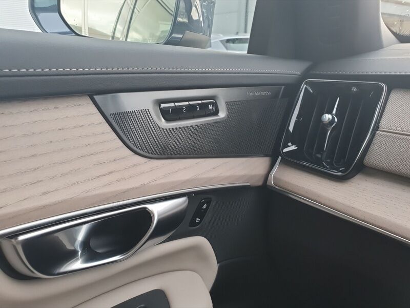 More views of Volvo XC90