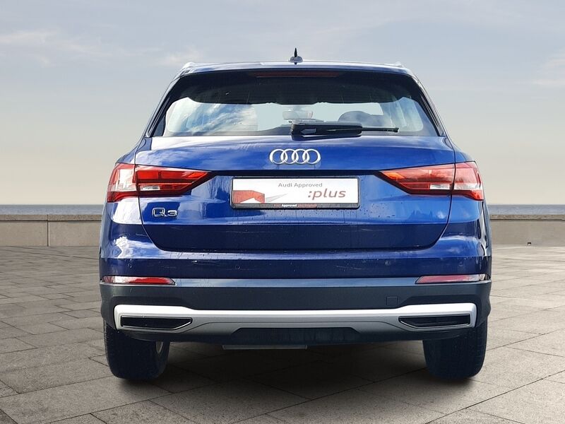 More views of Audi Q3