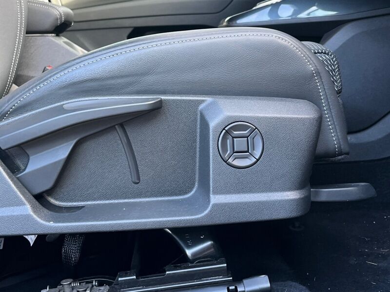 More views of Audi Q4 e-tron