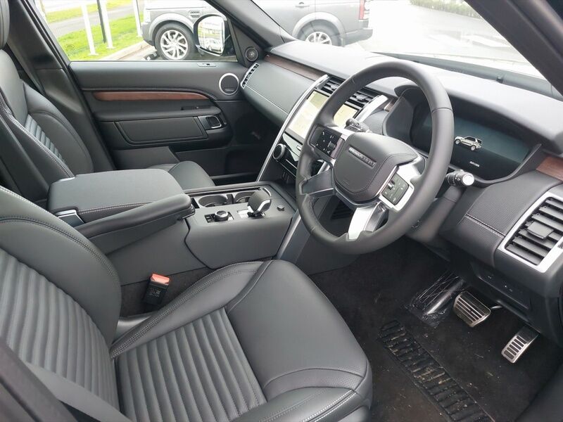 More views of Land Rover Discovery