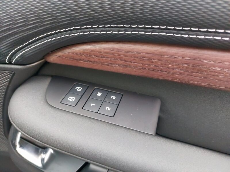 More views of Land Rover Discovery