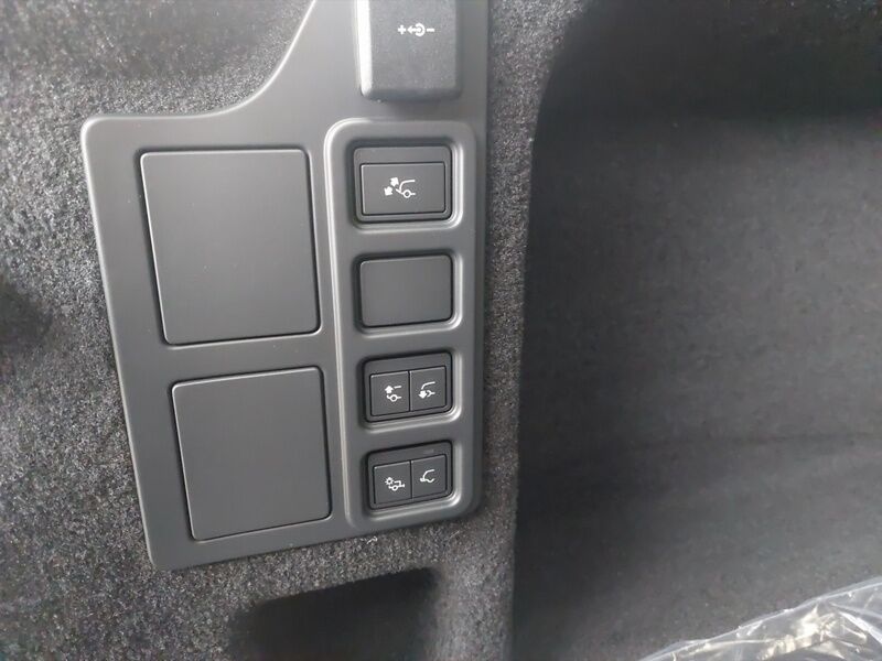 More views of Land Rover Discovery