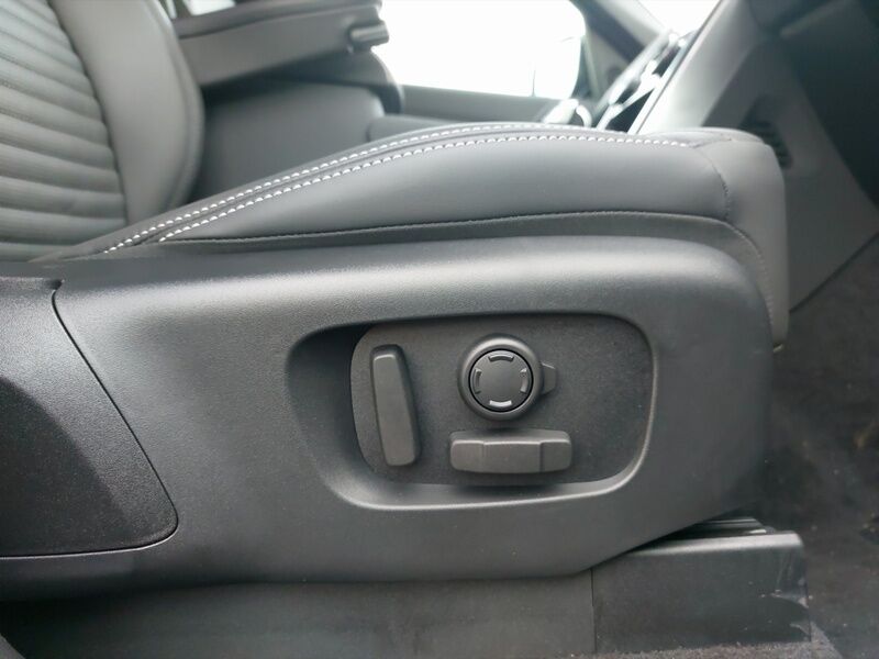 More views of Land Rover Discovery