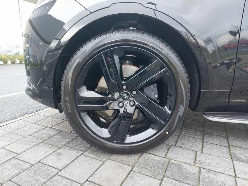 More views of Land Rover Discovery