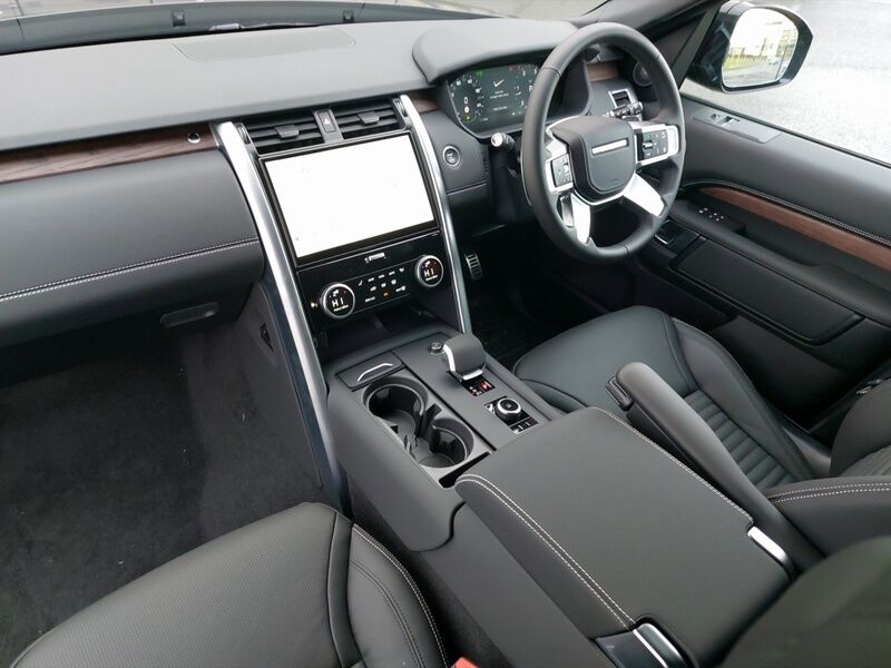 More views of Land Rover Discovery