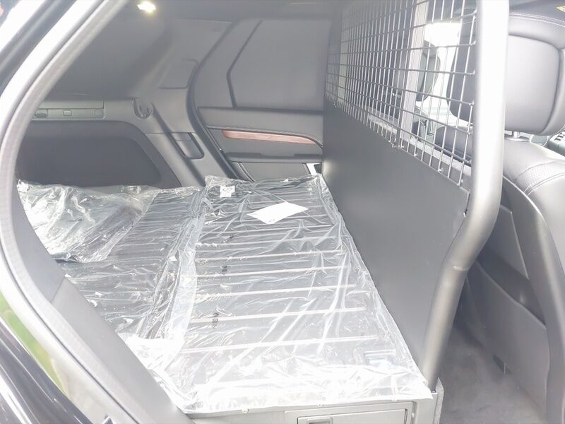 More views of Land Rover Discovery