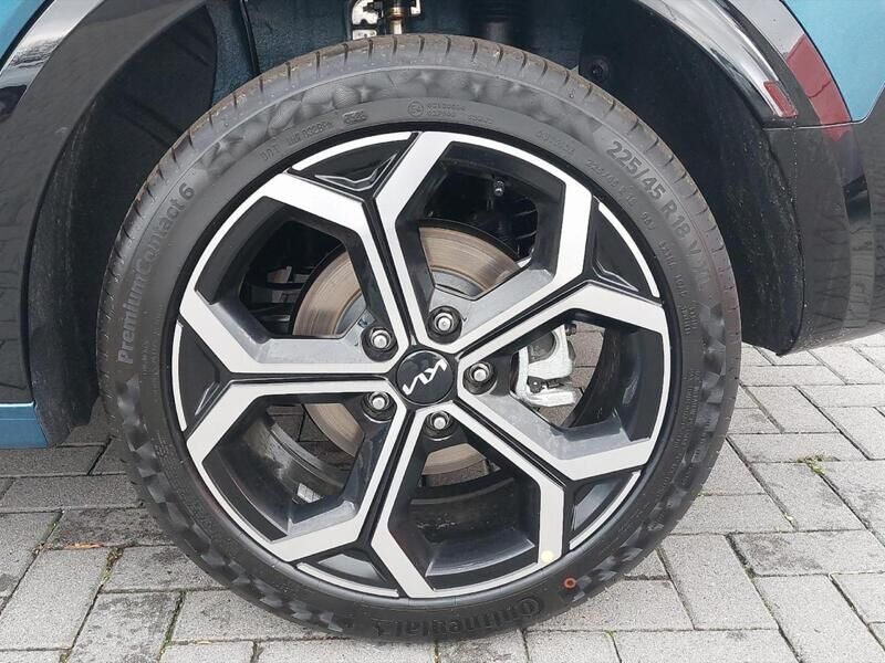 More views of Kia Niro