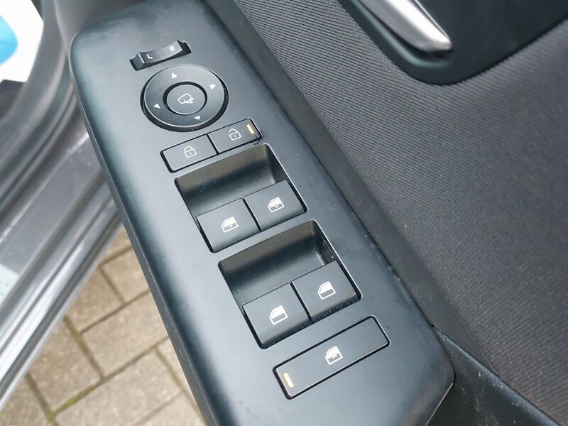 More views of Hyundai KONA