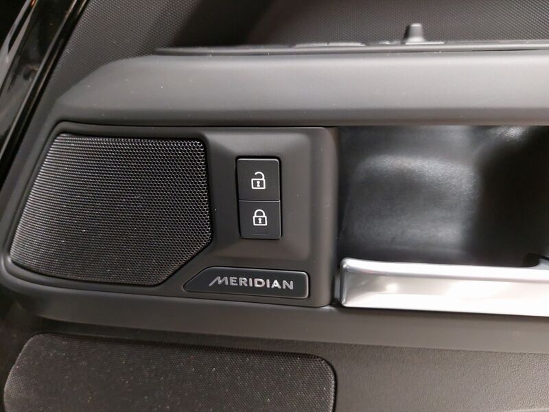 More views of Land Rover Defender