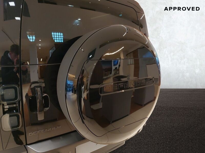 More views of Land Rover Defender