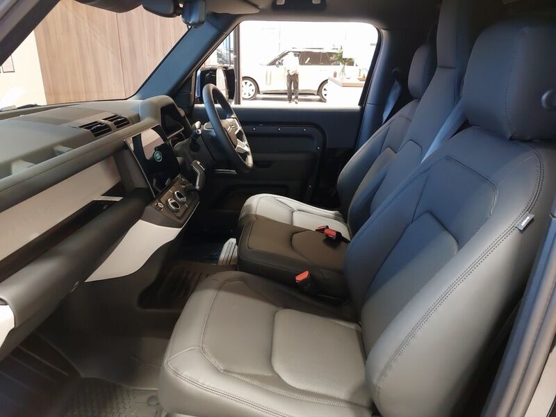 More views of Land Rover Defender