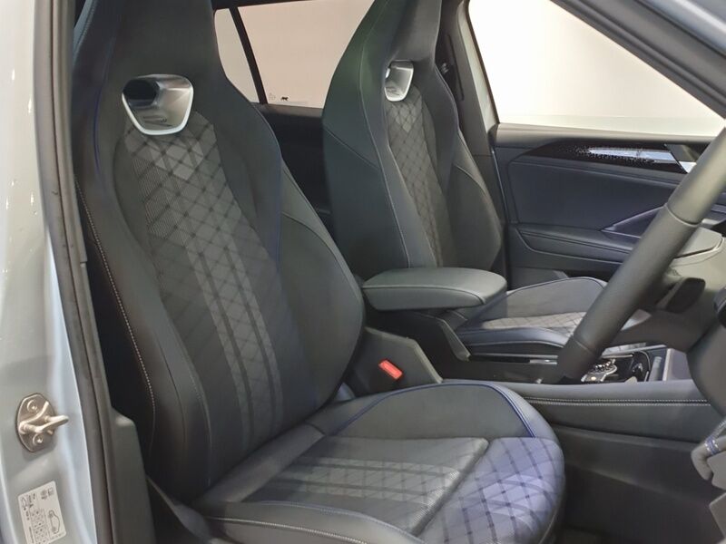 More views of Volkswagen Tiguan