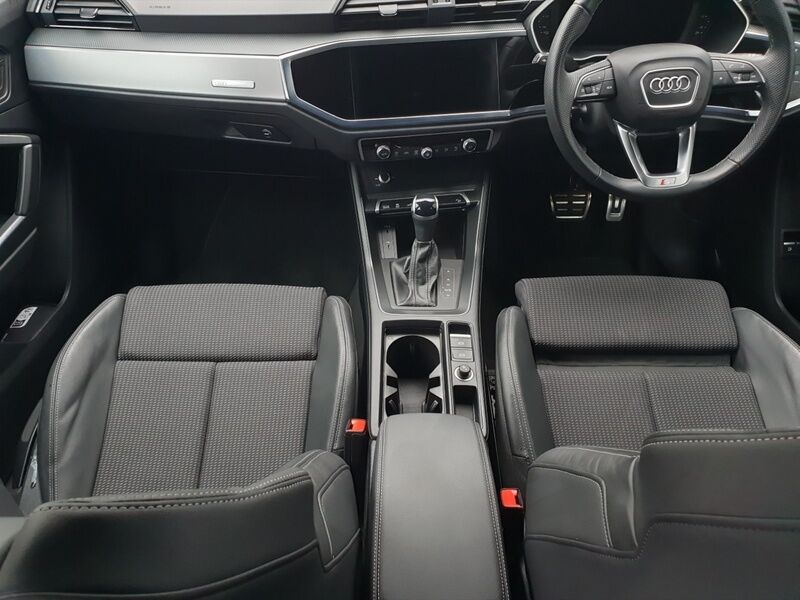 More views of Audi Q3