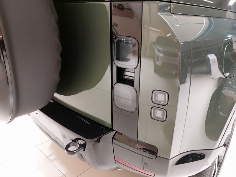 More views of Land Rover Defender