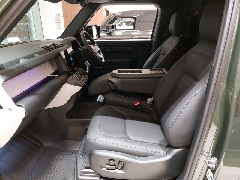 More views of Land Rover Defender