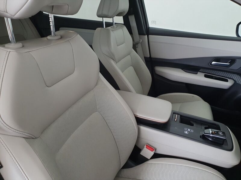 More views of Nissan Ariya