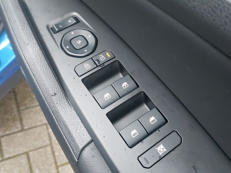 More views of Kia Sportage