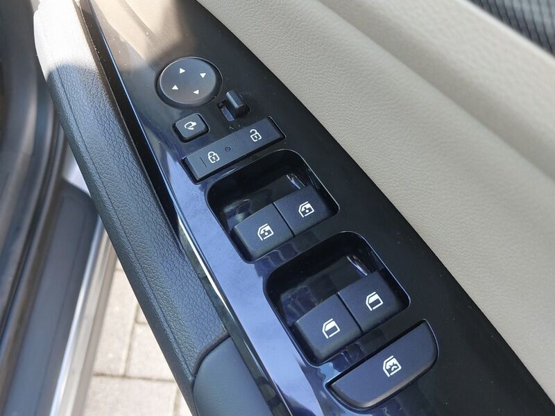 More views of Kia Sportage