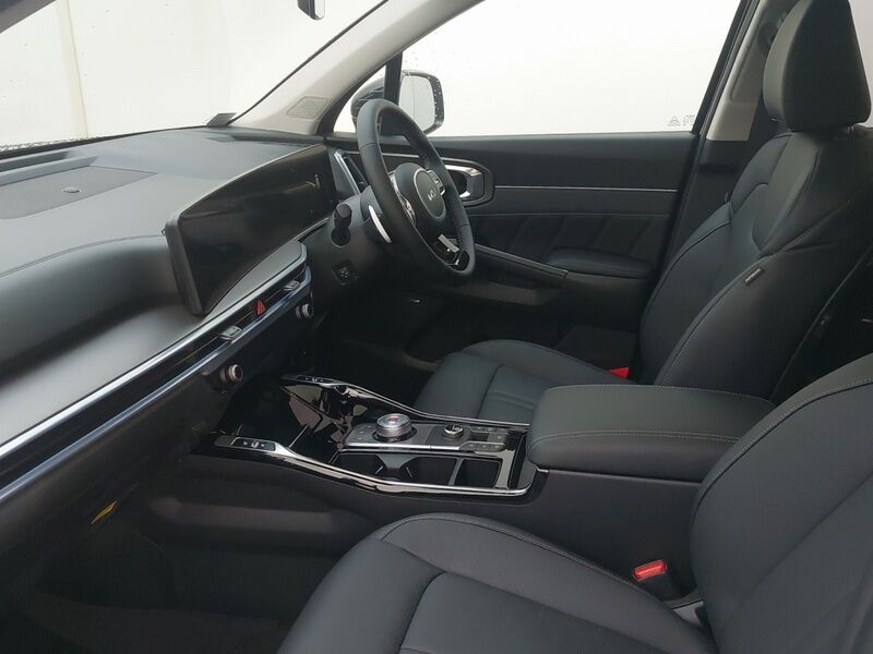 More views of Kia Sorento