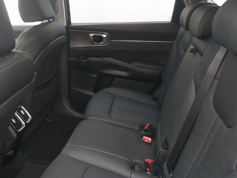 More views of Kia Sorento