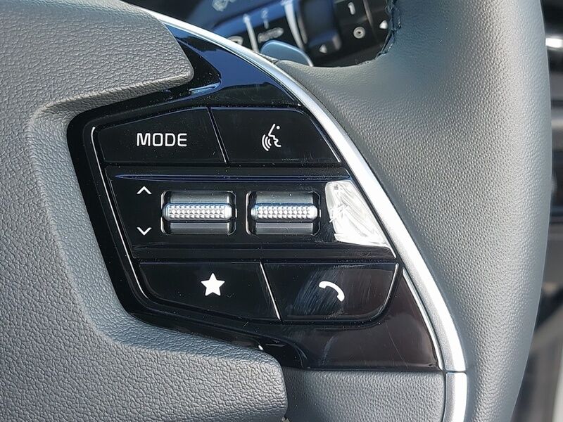 More views of Kia Niro