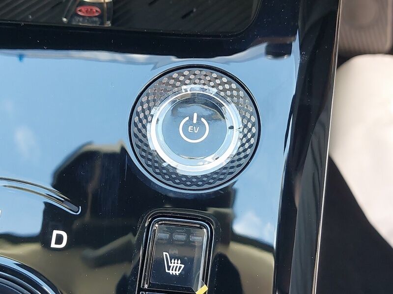 More views of Kia Niro