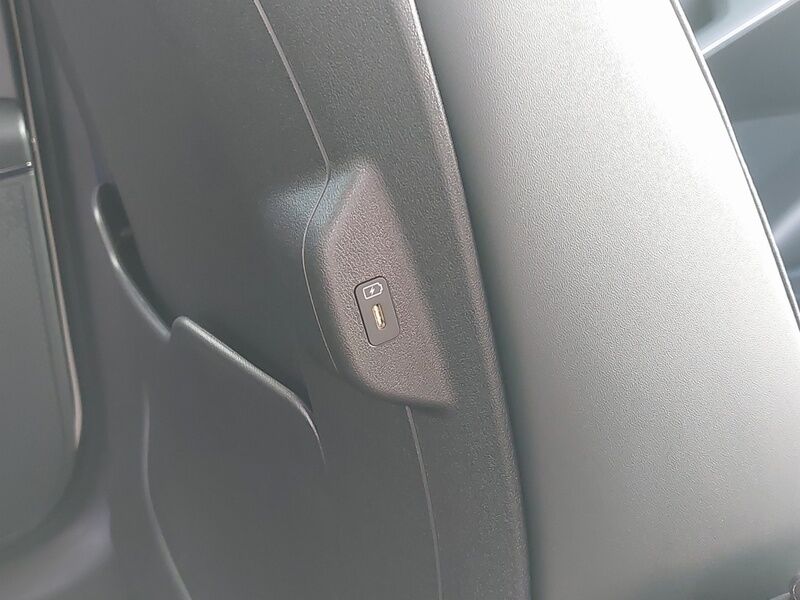 More views of Kia Niro