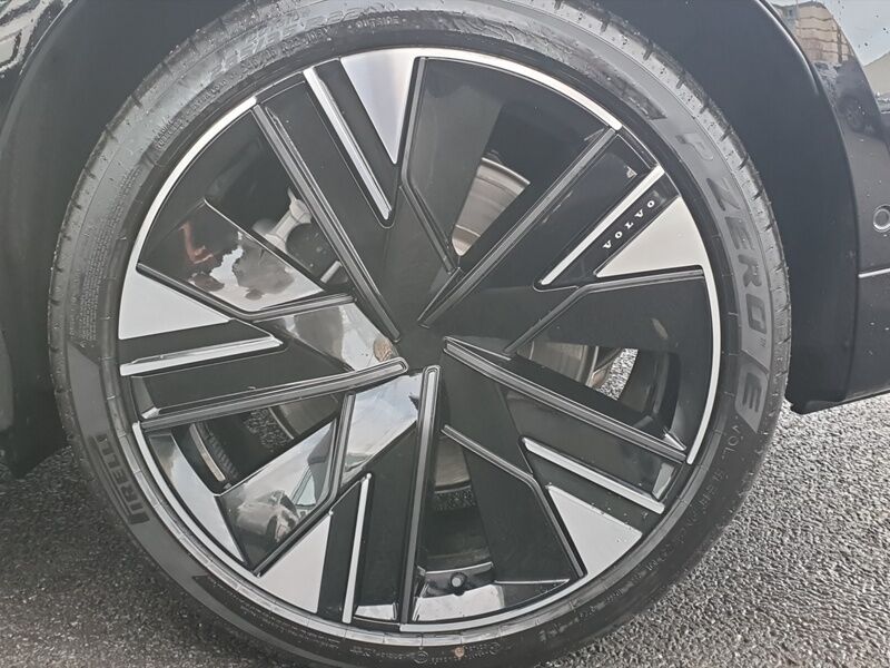 More views of Volvo ES90