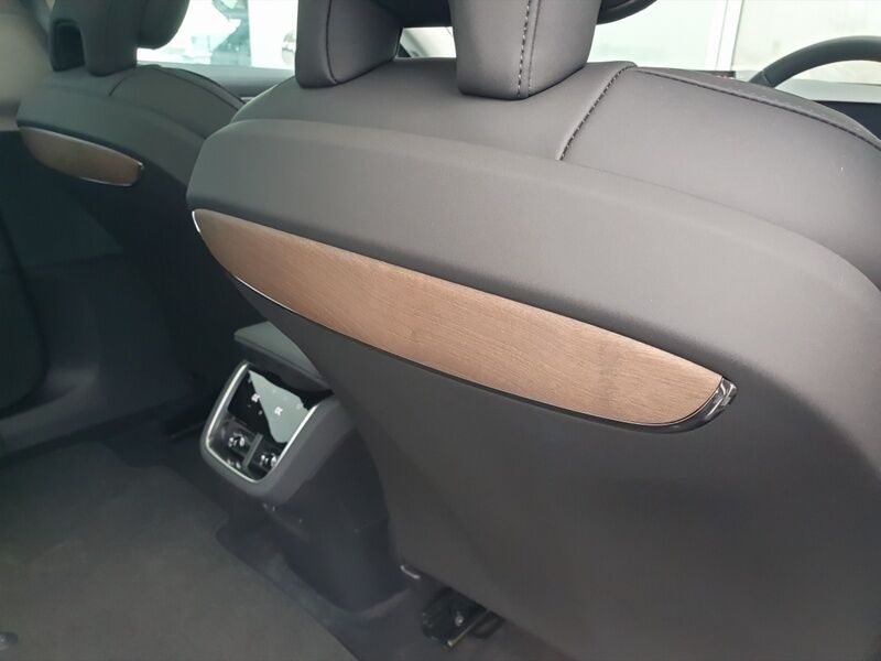 More views of Volvo ES90