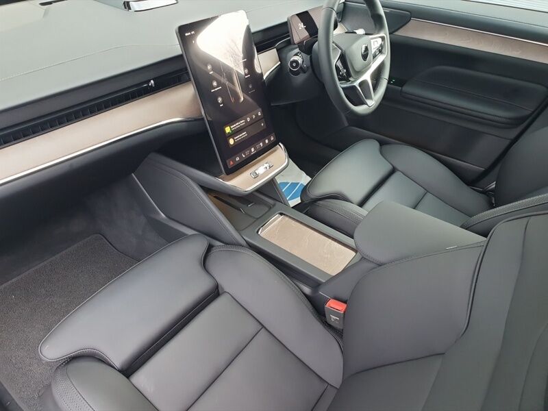 More views of Volvo ES90