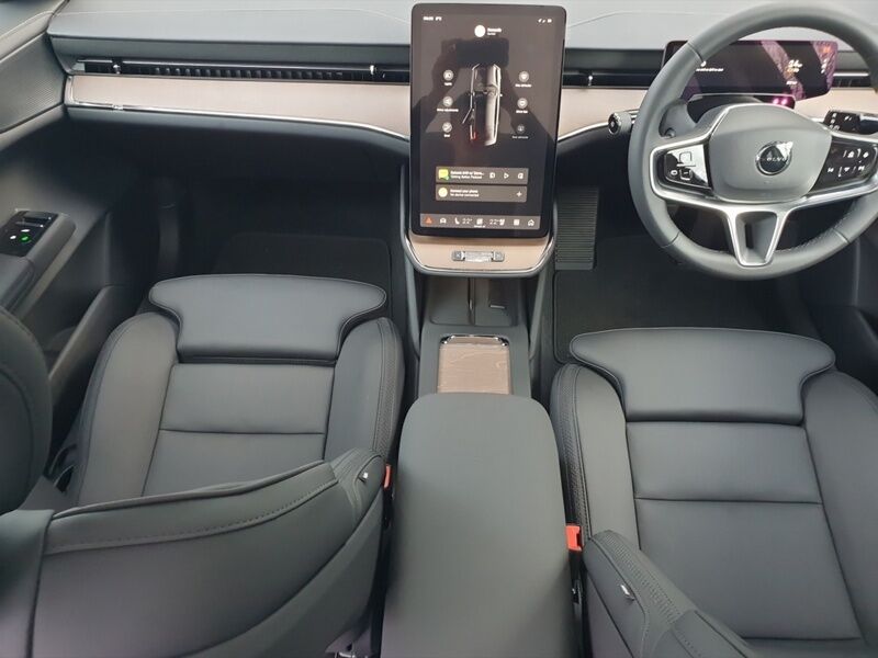 More views of Volvo ES90