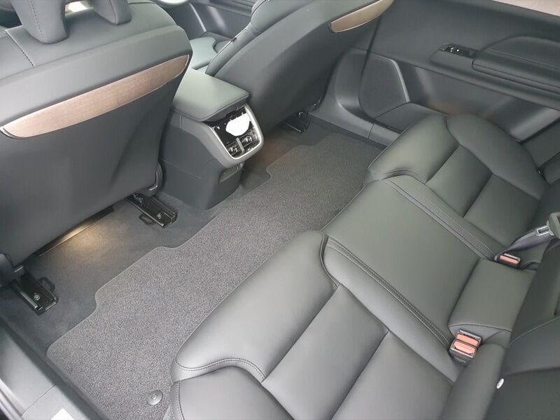 More views of Volvo ES90