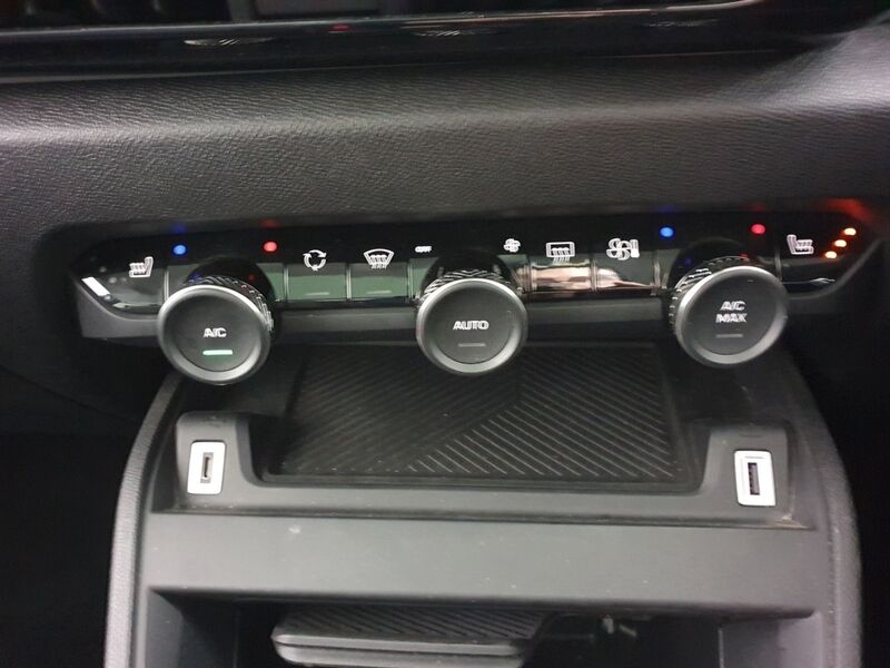 More views of Citroen e-C4