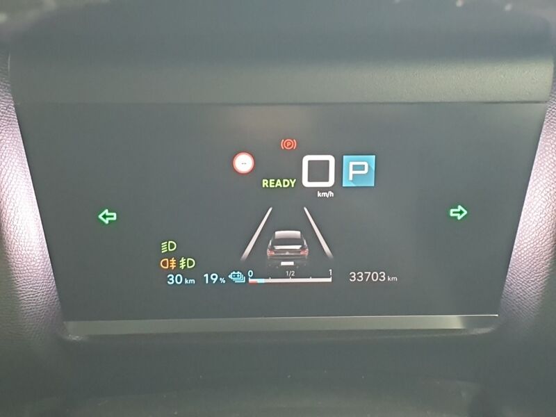 More views of Citroen e-C4 X