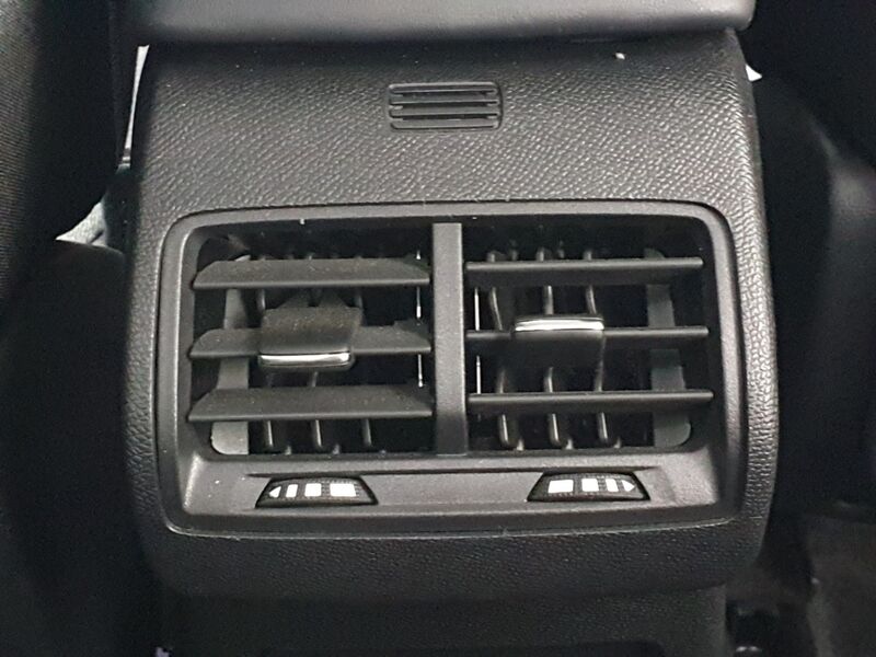 More views of Citroen e-C4 X