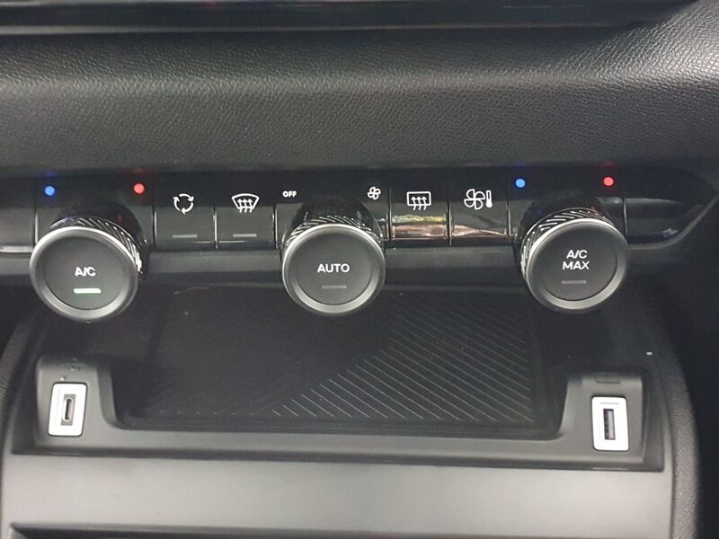 More views of Citroen e-C4 X