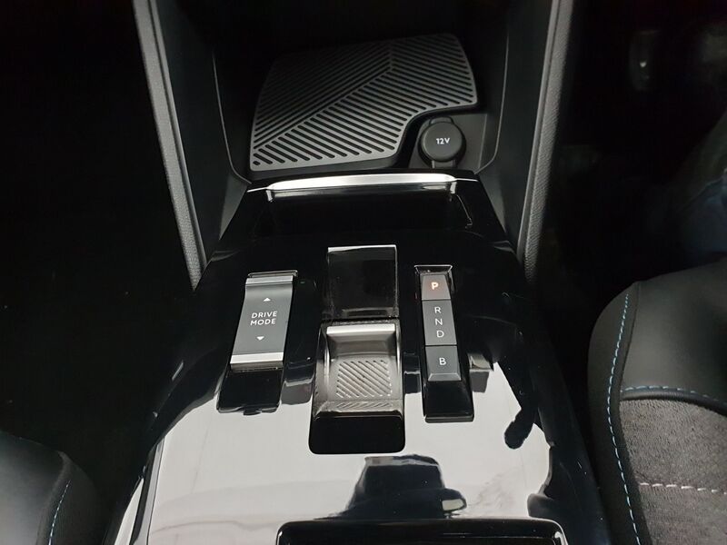 More views of Citroen e-C4 X