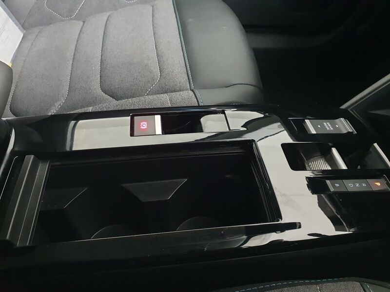 More views of Citroen e-C4 X