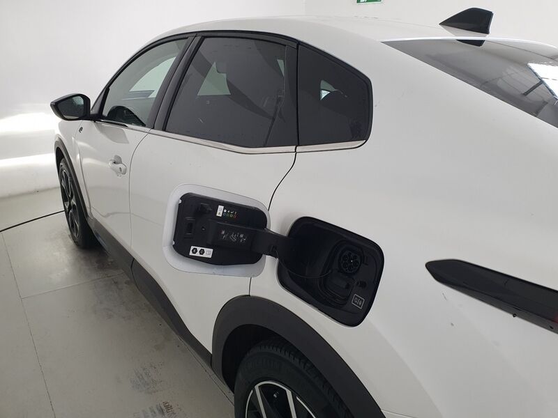 More views of Citroen e-C4 X