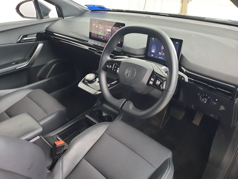 More views of MG MG4