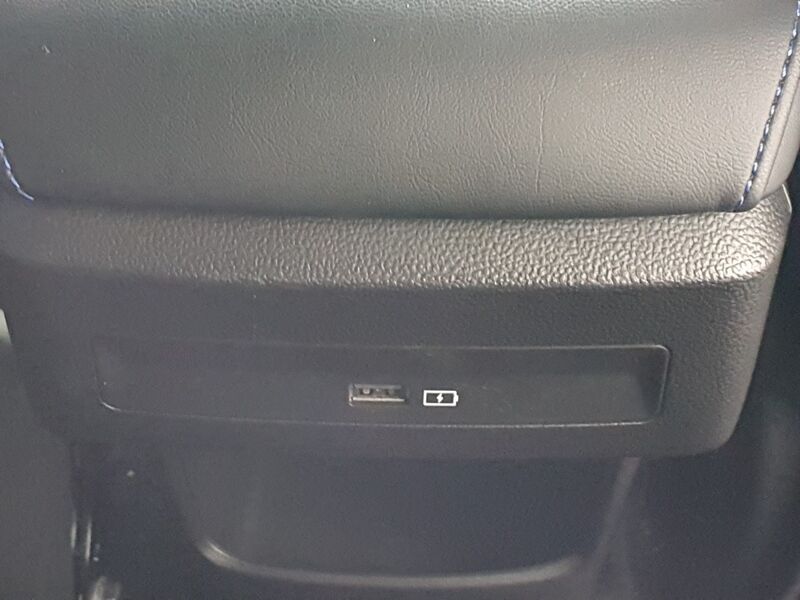 More views of MG MG4